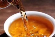 红茶与绿茶的不同之处剖析（揭示红茶与绿茶的鲜明差异及其功效特点）