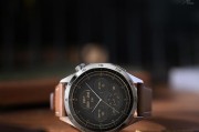 华为Watch黑色，时尚科技的完美结合（华为Watch黑色，领航时尚科技潮流，轻盈时尚，智能生活）