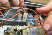 家用电器维修技巧大揭秘（轻松学习家用电器维修，解决常见故障）